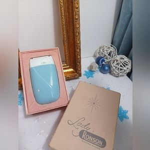 Vintage Lady Ronson electric shaver, in the original box in nice condition